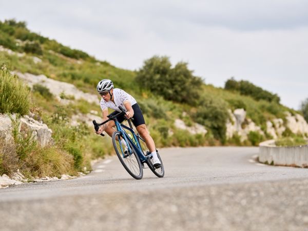 Guillaume Judas de 3bikes.fr a pris du plaisir lors de son test du Defy E+ Advanced E+ Elite 2.